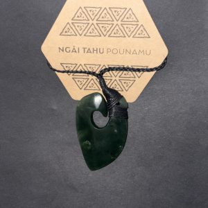 Matau- Large Classic Bound NT1 Kawakawa